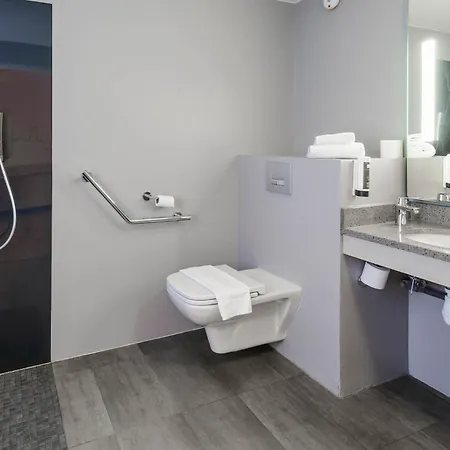 Hotel B&B HOTEL Albi 3*